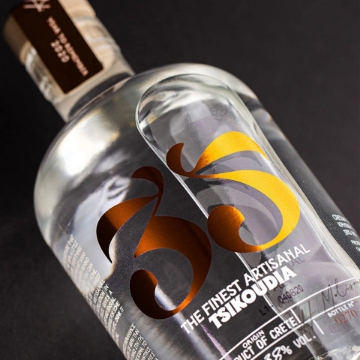 Premium Artisanal Cretan Tsikoudia Moscato 35N Premium Artisanal Cretan Tsikoudia Moscato 35N