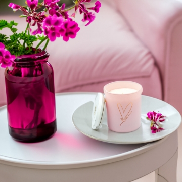 Luxury Pink Love Geranium & Peppermint Soy Candle - 100% Natural Soy Wax Fragrance Luxury Pink Love Geranium & Peppermint Soy Candle - 100% Natural Soy Wax Fragrance