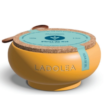 Mediterranean Oregano from Gift Set Sprinkled on Food. Mediterranean oregano sprinkled on a dish, next to the ceramic bowl.