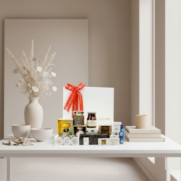 Premium Greek Gourmet Gift Box | Artisanal Food Hamper Luxury Greek Gourmet Gift Box – Artisanal Food Hamper